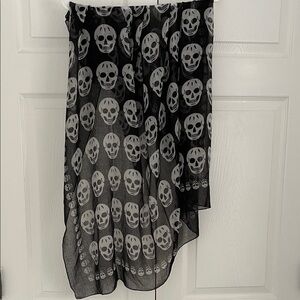 Black Skull Print Women's Scarf
